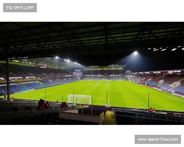 伯恩利2-2曼联,舍什科双响难救主